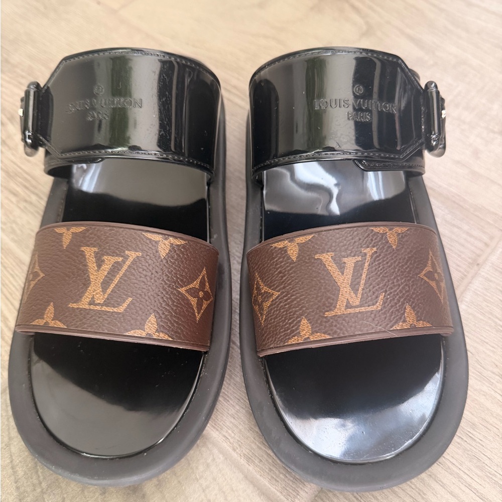 Louis Vuitton Slides / Sandals